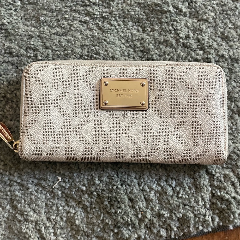 Michael Kors white leather wallet